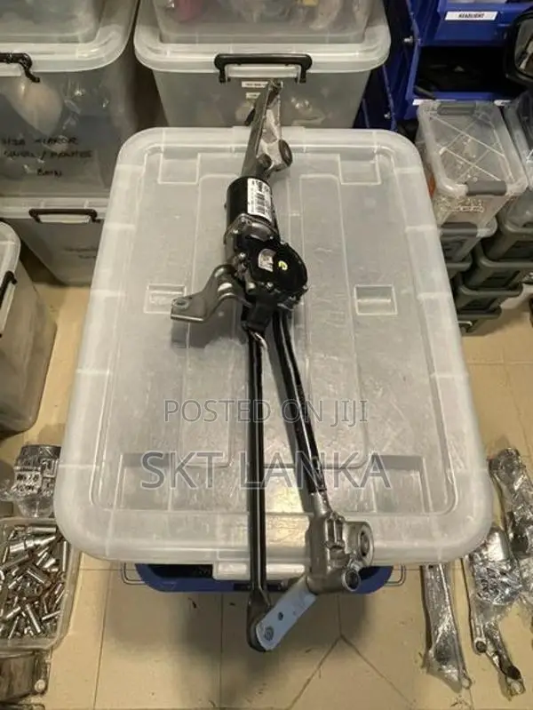 Genuine Mercedes Benz CLA C117 2017 CLA180 CLA200 wiper motor