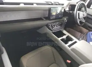 Land Rover Defender 110 HSE full petrol 2025