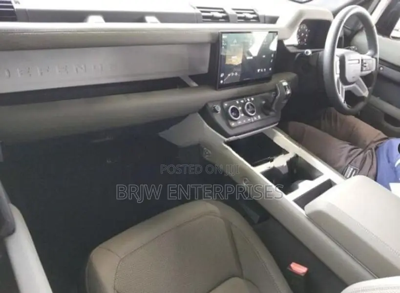 Land Rover Defender 110 HSE full petrol 2025