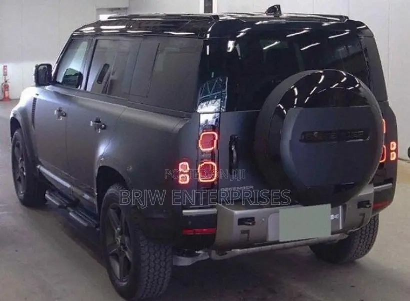 Land Rover Defender 110 HSE full petrol 2025