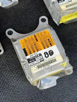 Toyota vitz ksp130 air bag control ecu