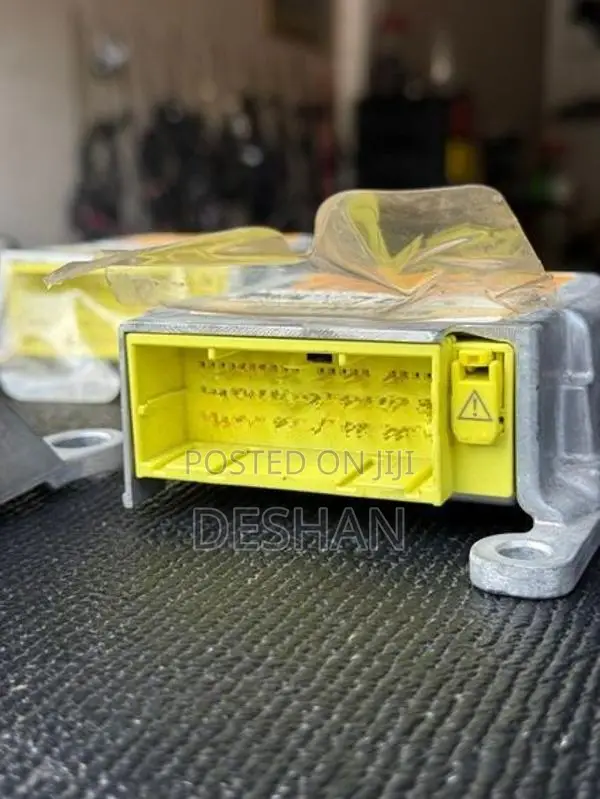 Toyota vitz ksp130 air bag control ecu