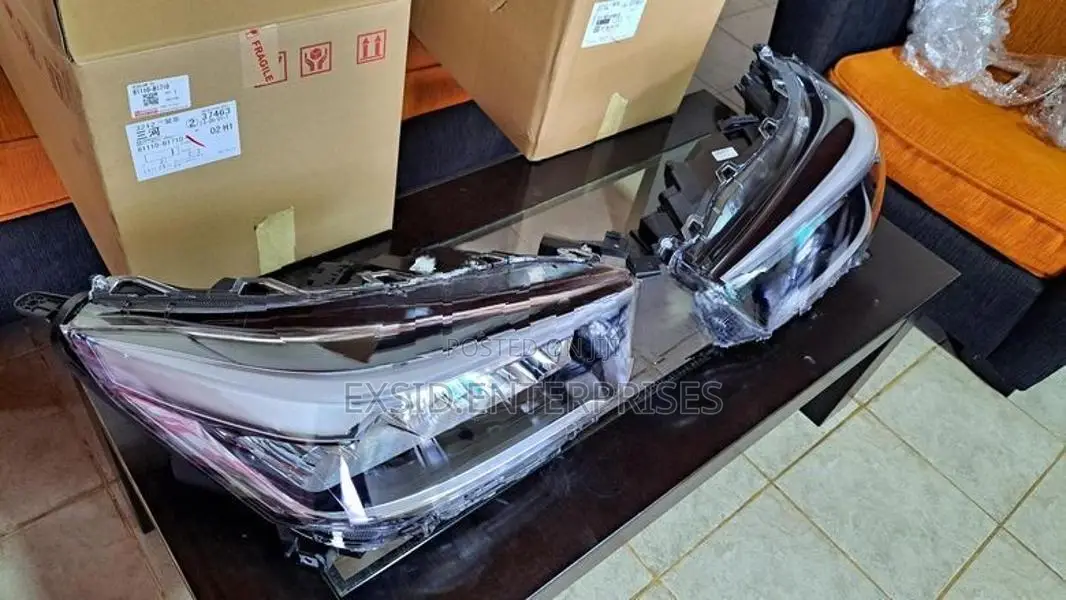Toyota Raize Head Light .