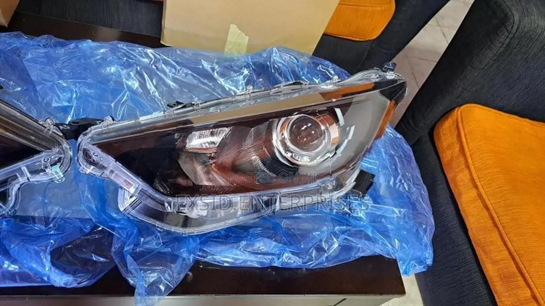 Toyota Yaris Head Light (KSP210)