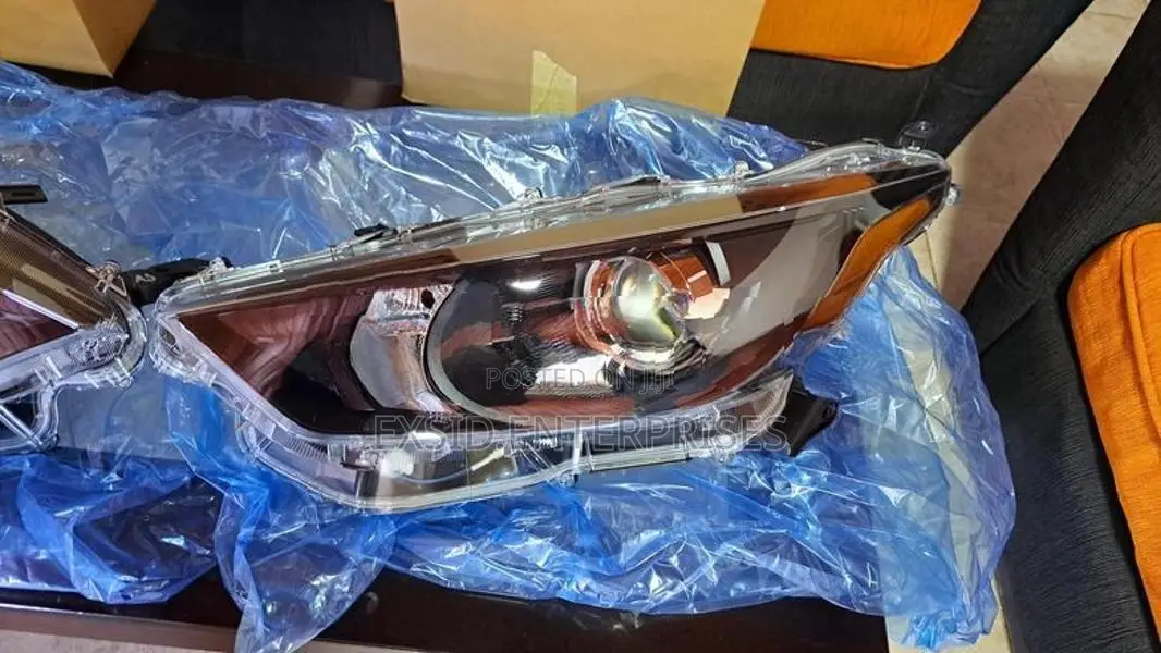 Toyota Yaris Head Light (KSP210)