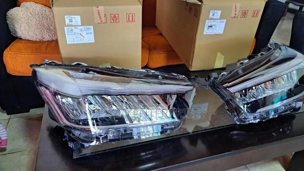 Toyota Raize Head Light .