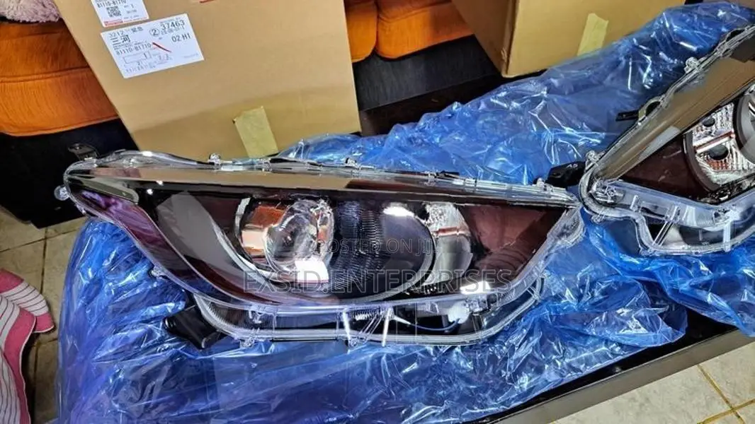 Toyota Yaris Head Light (KSP210)
