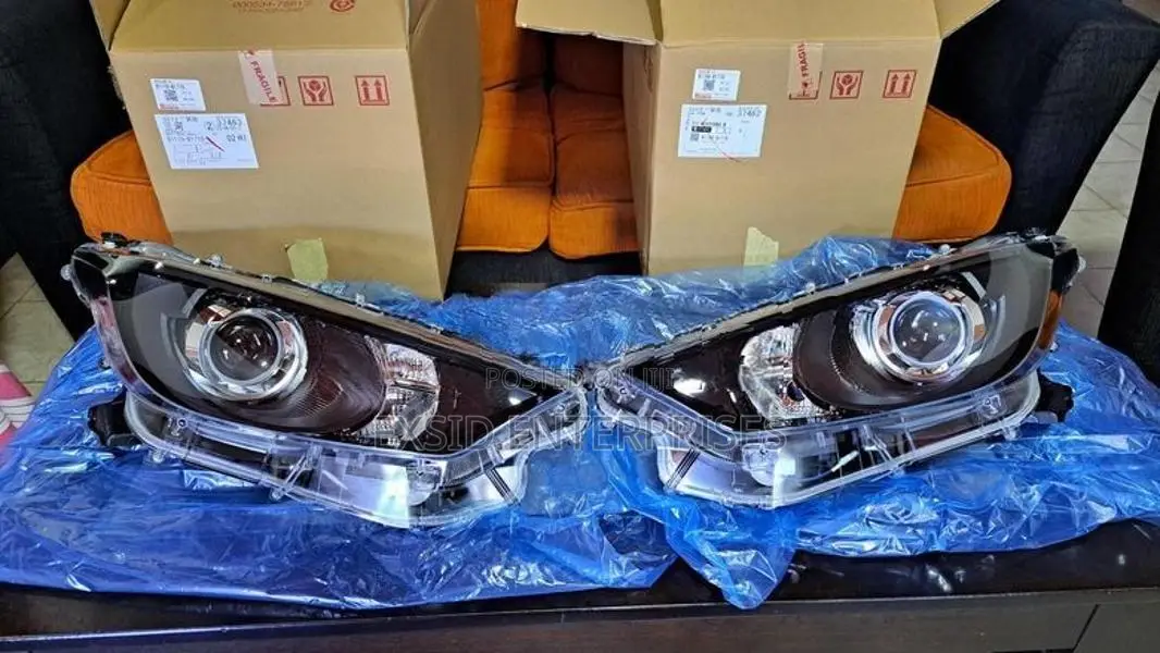 Toyota Yaris Head Light (KSP210)