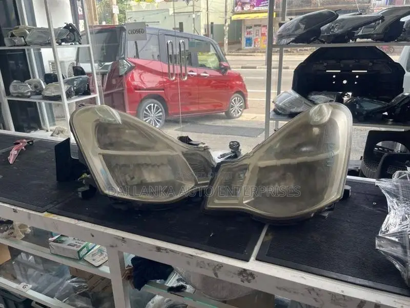 Nissan Bluebird Sylphy G11 Headlight Set