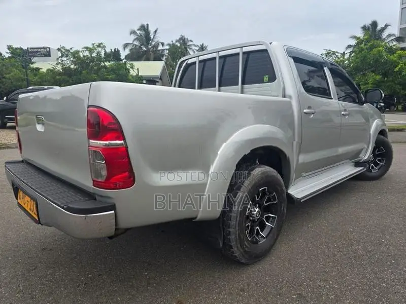 Toyota Hilux 2011