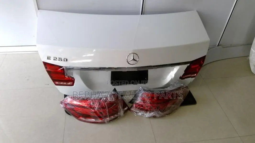 Mercedes Benz E200 W212 Dickey Door