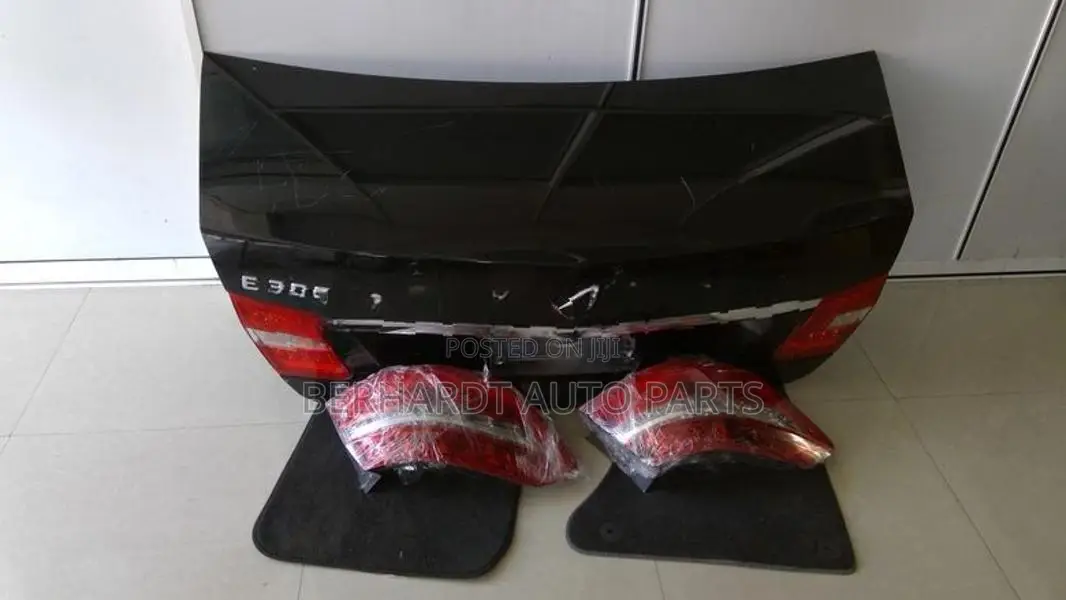 Mercedes Benz E200 W212 Dickey Door