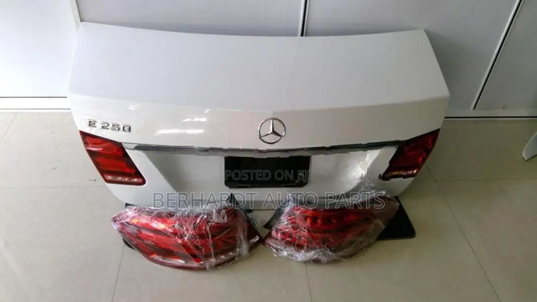Mercedes Benz E200 W212 Dickey Door