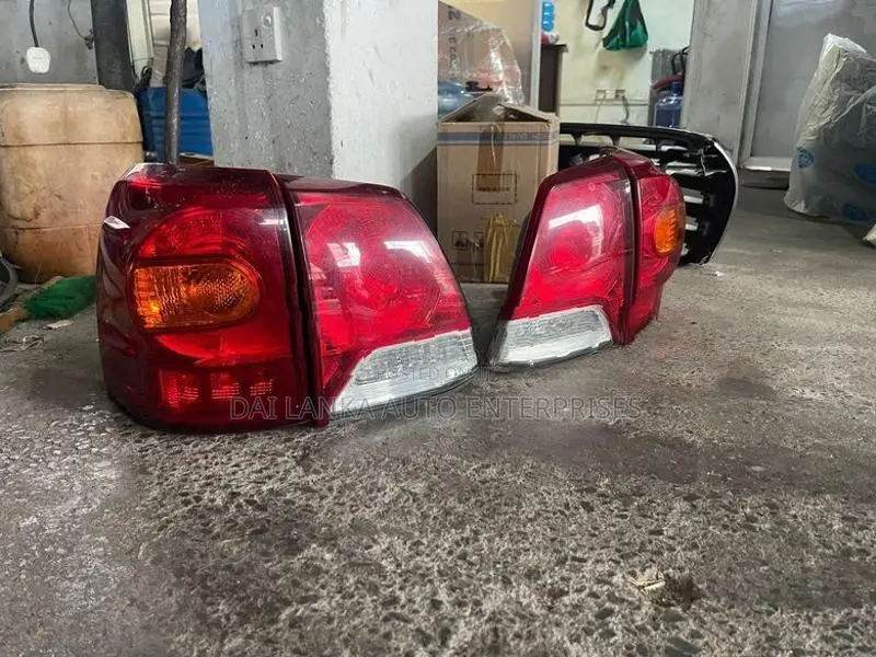Toyota Landcriuser 202 V8 2013 Dickey Light Set