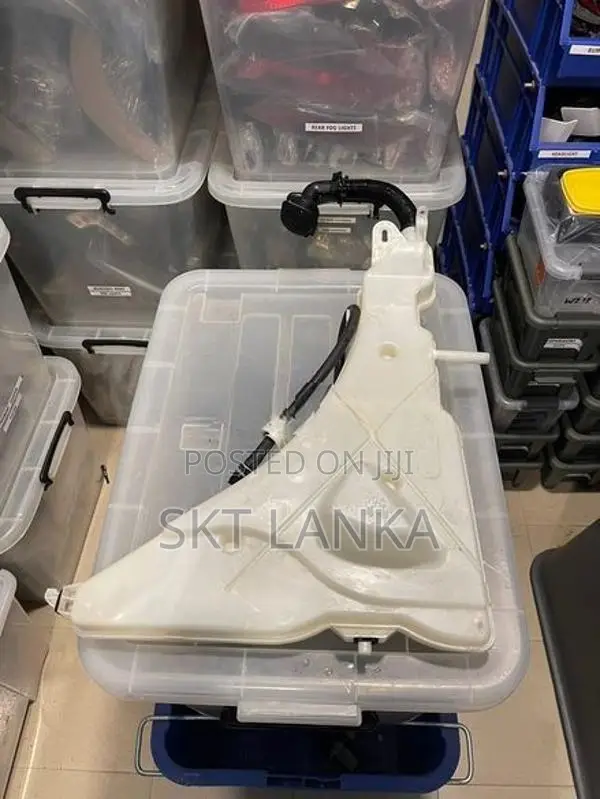 Genuine BMW X5 2017 F15 windscreen washer tank complete