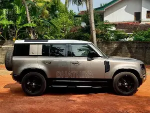 Land Rover Defender HSE SUNROOF 2023