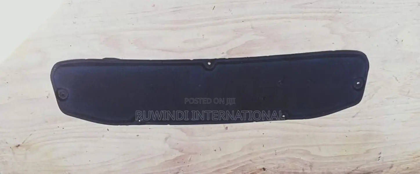 TOYOTA BELTA SCP92 BONNET PAD / INSULATION
