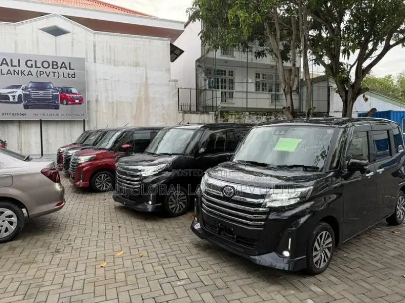 Toyota Roomy Custom G 2023