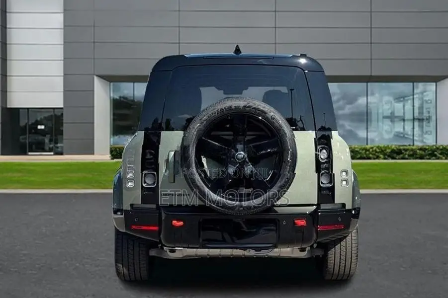 Land Rover Defender P300e HSE 110 2025