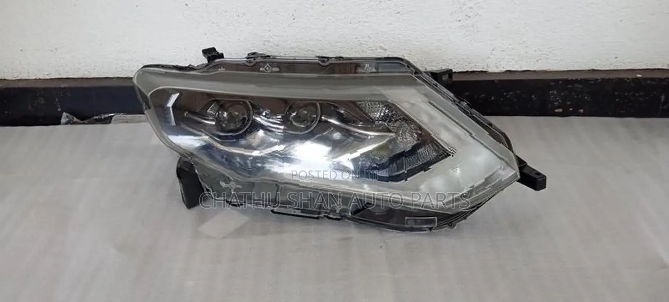 Nissan X Trail Head Light