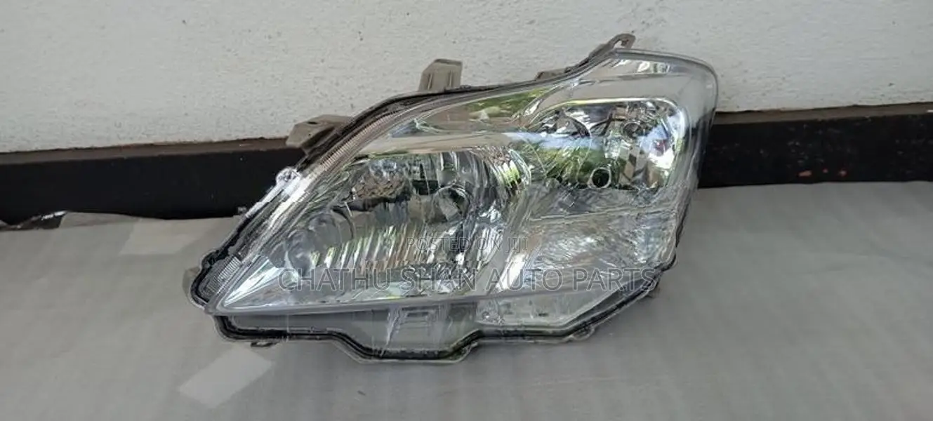 Toyota Premio 260 (2012) Head Light
