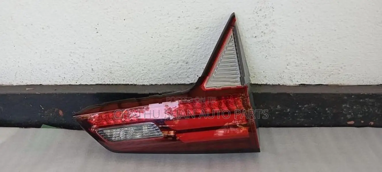 Vezel garnish Tay light