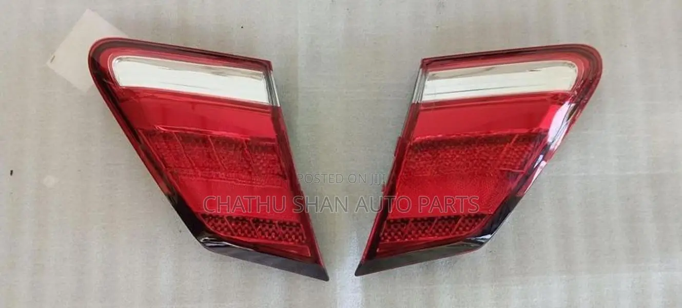Toyota premio 260 dicky light