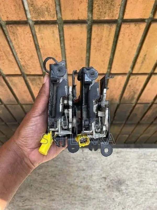 Genuine BMW 740e 740Le 2018 bonnet active protection locks