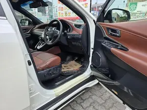 Toyota Harrier 2017
