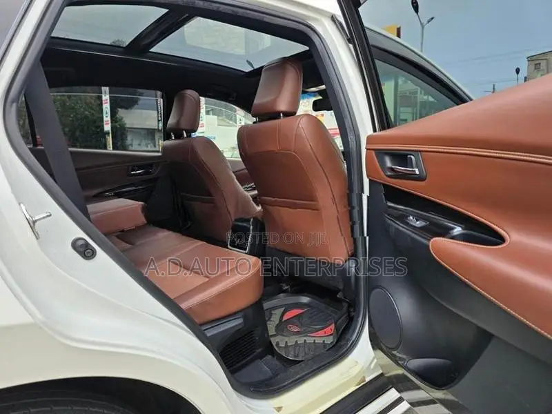 Toyota Harrier 2017