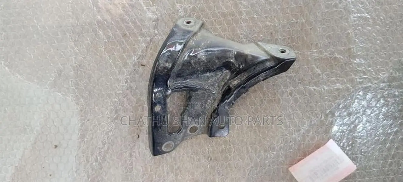 Toyota Noah Fender Brackets