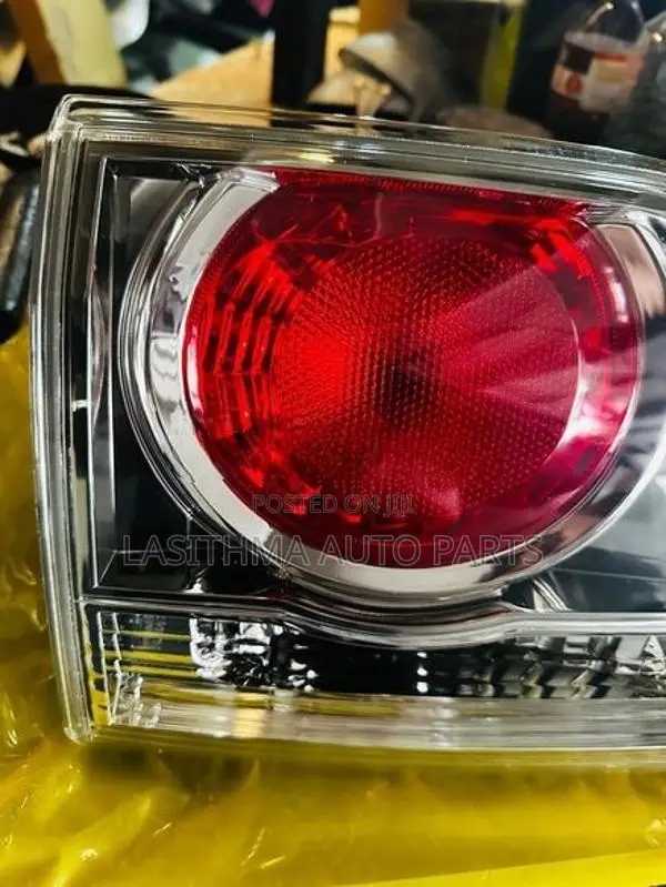 Toyota Fortuner Dicky Garnish