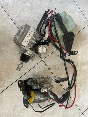 Toyota Aqua ABS unit & accumulator (BG)