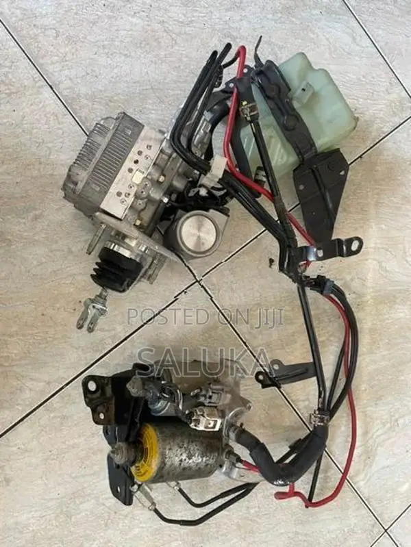 Toyota Aqua ABS unit & accumulator (BG)