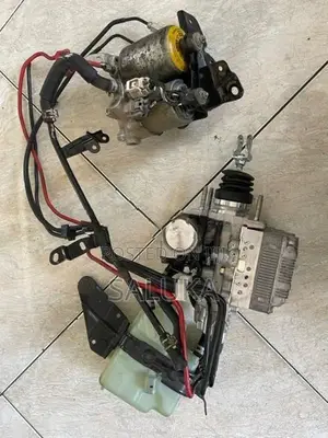 Toyota Aqua ABS unit & accumulator (BG)