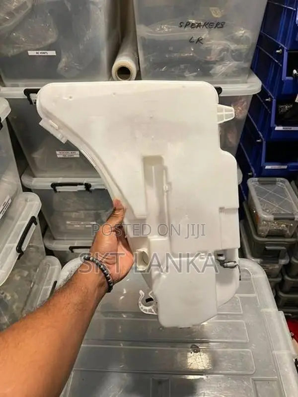 Genuine BMW 520d 2015 F10 washer tank bottle 523i ACTIVE 5 HYBRID