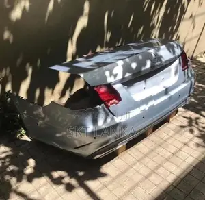Genuine Mercedes E300 AMG Bluetech Hyrbid W212 2015 bootlid bumper lig