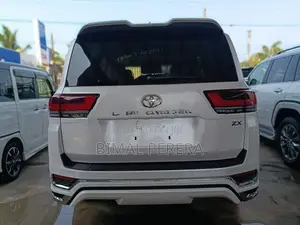Toyota Land Cruiser Prado LC 300 2025