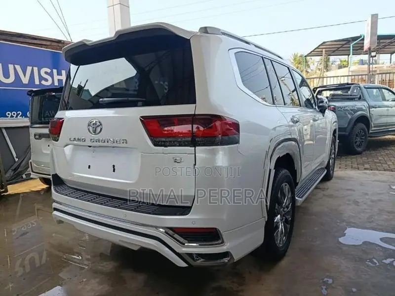 Toyota Land Cruiser Prado LC 300 2025