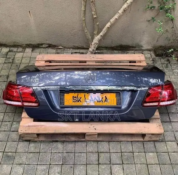 Genuine Mercedes E E200 E300 W212 2015 rear LED lights bootlid