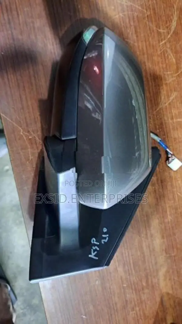 Toyota Yaris side mirror (KSP210)
