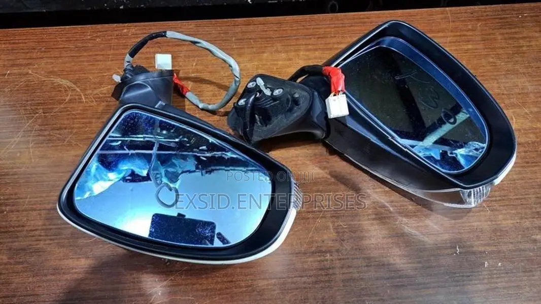Toyota Prius Side mirror (P30)