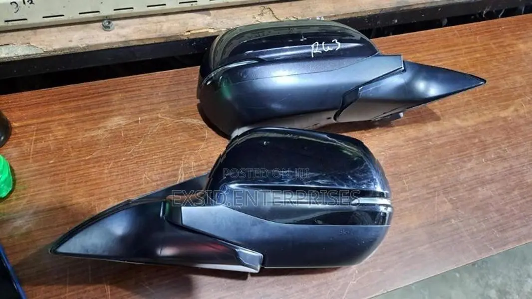 Honda vezel side mirror (RU3)