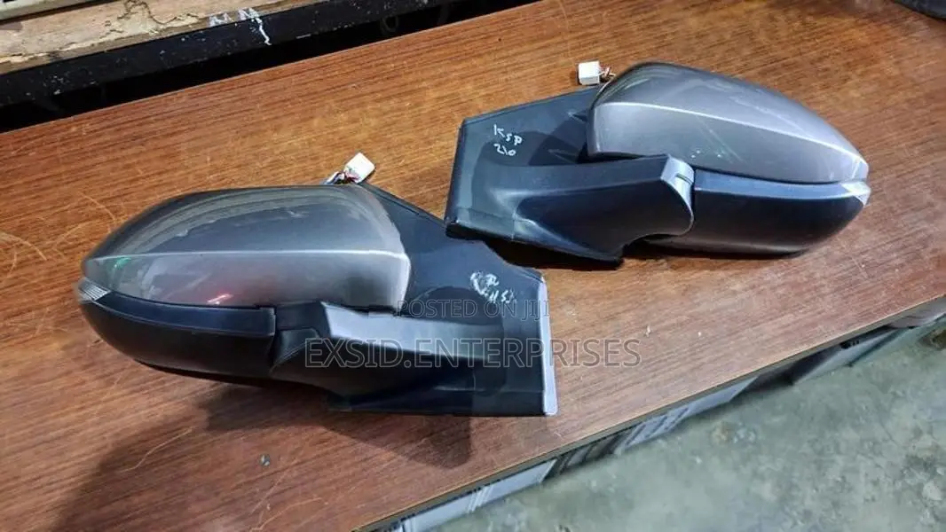 Toyota Yaris side mirror (KSP210)