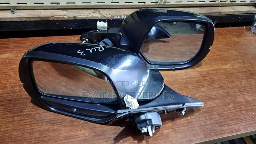 Honda vezel side mirror (RU3)