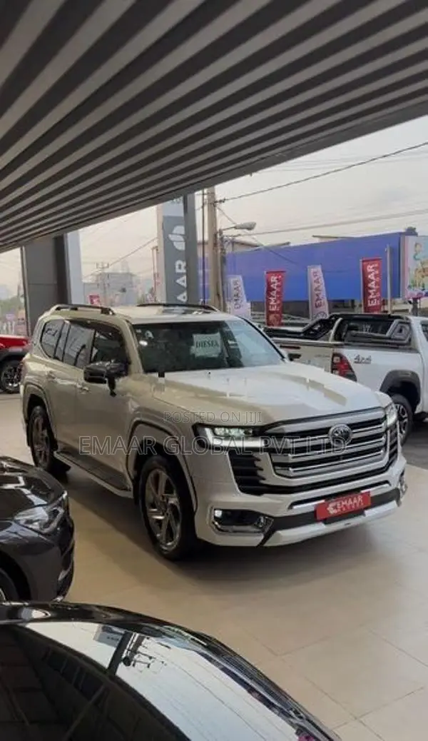 Toyota Land Cruiser LC300 2026