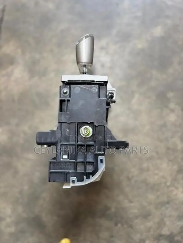 TOYOTA PRIUS W20 AUTO GEAR LEVER
