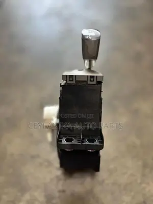 TOYOTA PRIUS W20 AUTO GEAR LEVER