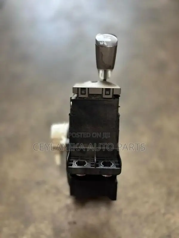 TOYOTA PRIUS W20 AUTO GEAR LEVER