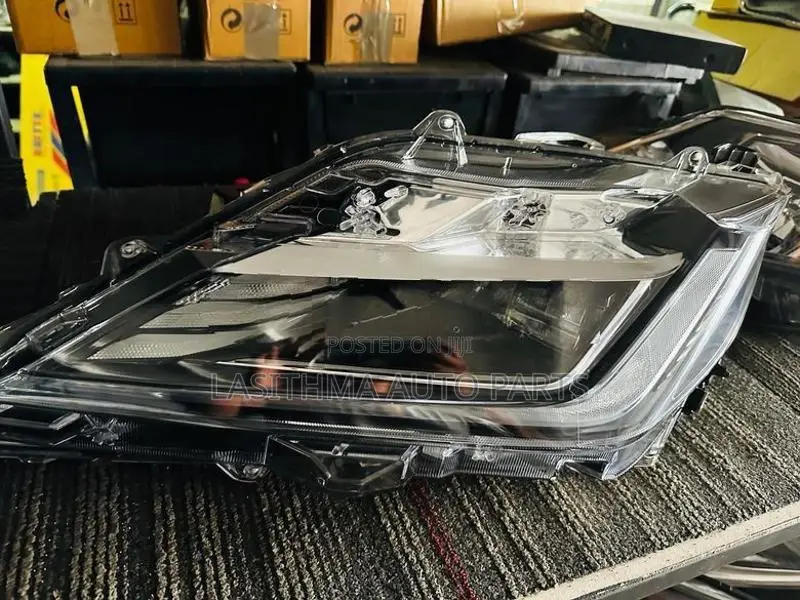 Toyota Yaris Ativ Head Lamp